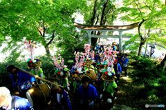 お宮へ向かう行列