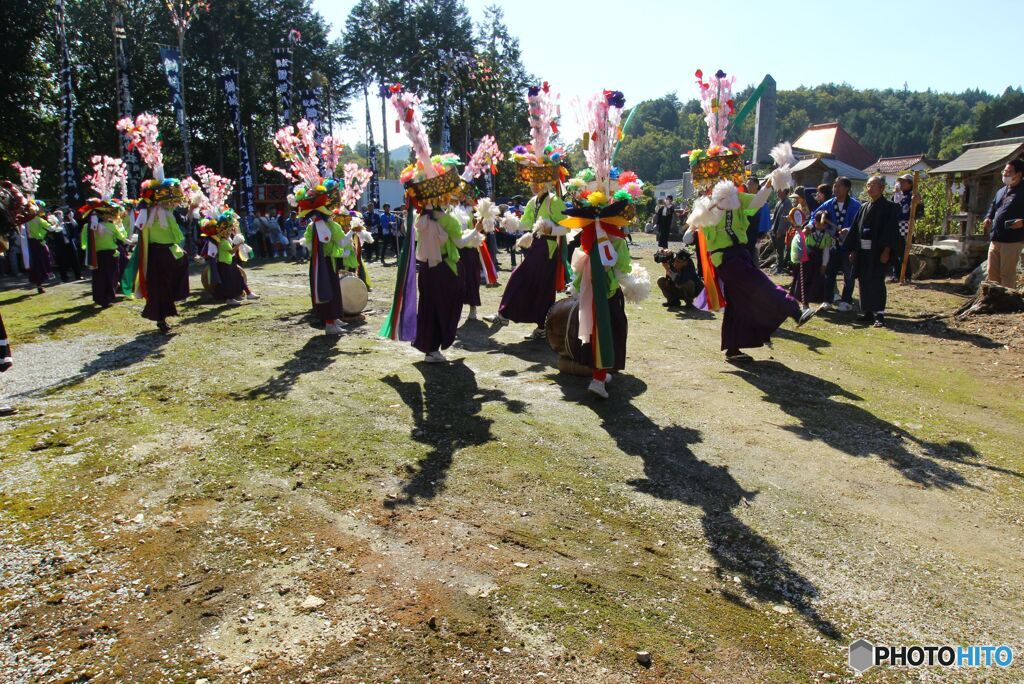 午後まじかの踊りと影