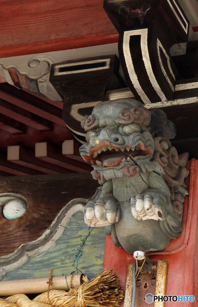 稲取稲荷大明神　拝殿右の木鼻　獅子？