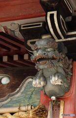 稲取稲荷大明神　拝殿右の木鼻　獅子？