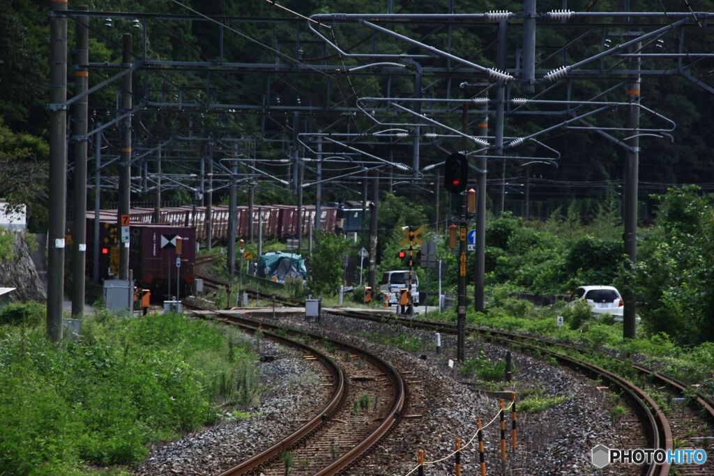 S字カーブを行く　３０８２列車