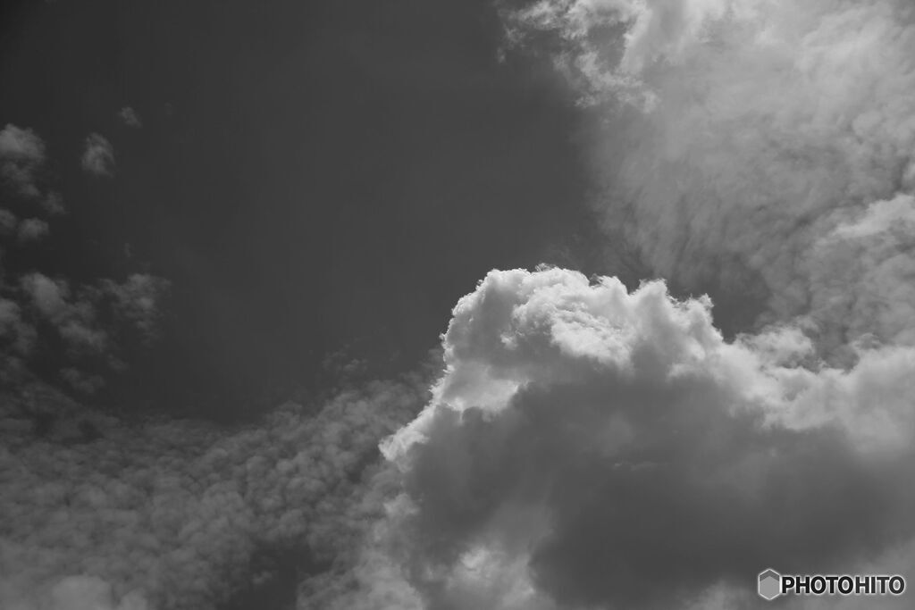 雲　モノクロ