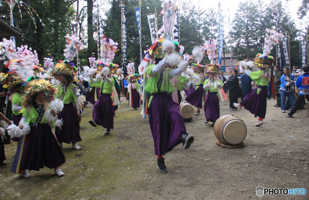 　秋祭り　・　飛び跳ねる