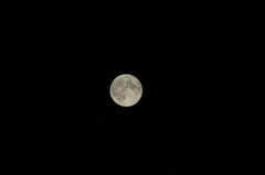 闇に浮かぶsuper moon