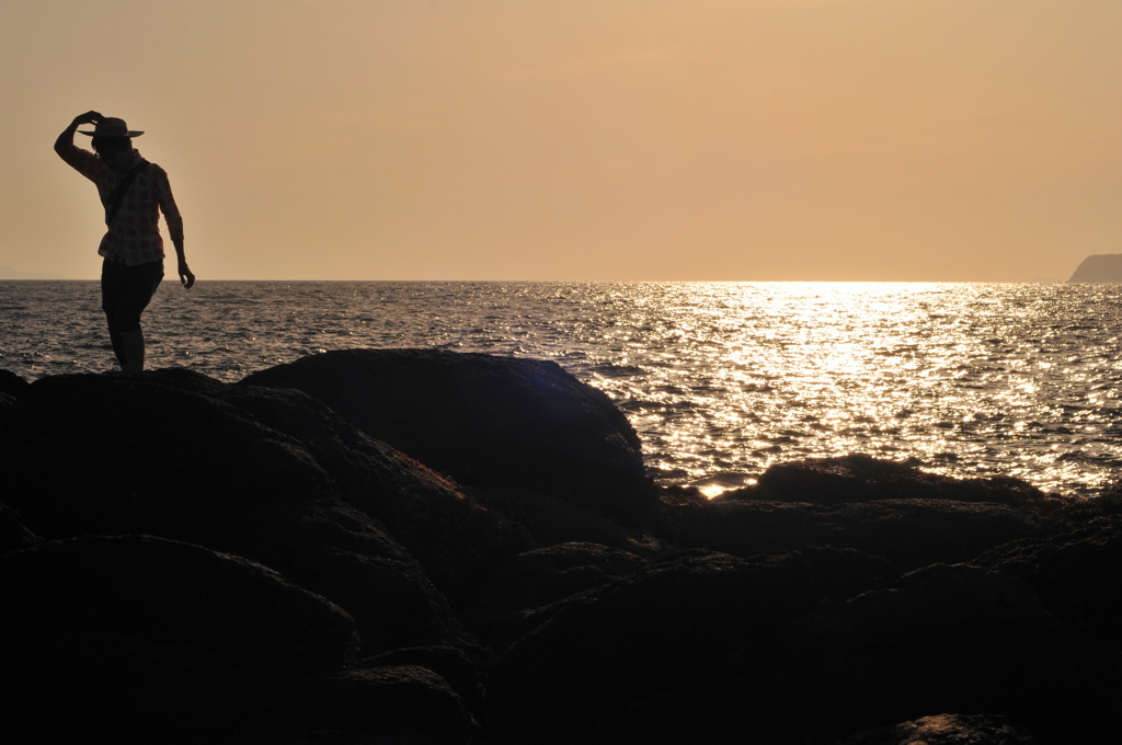 海・夕焼け・麦わら帽子