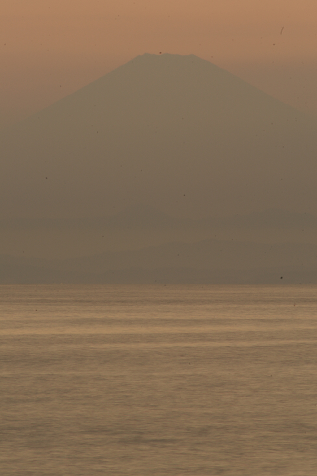 黄昏後の富士山 森戸海岸にて 7/10 DSC02058