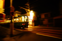 夜の路面を流れるように ①