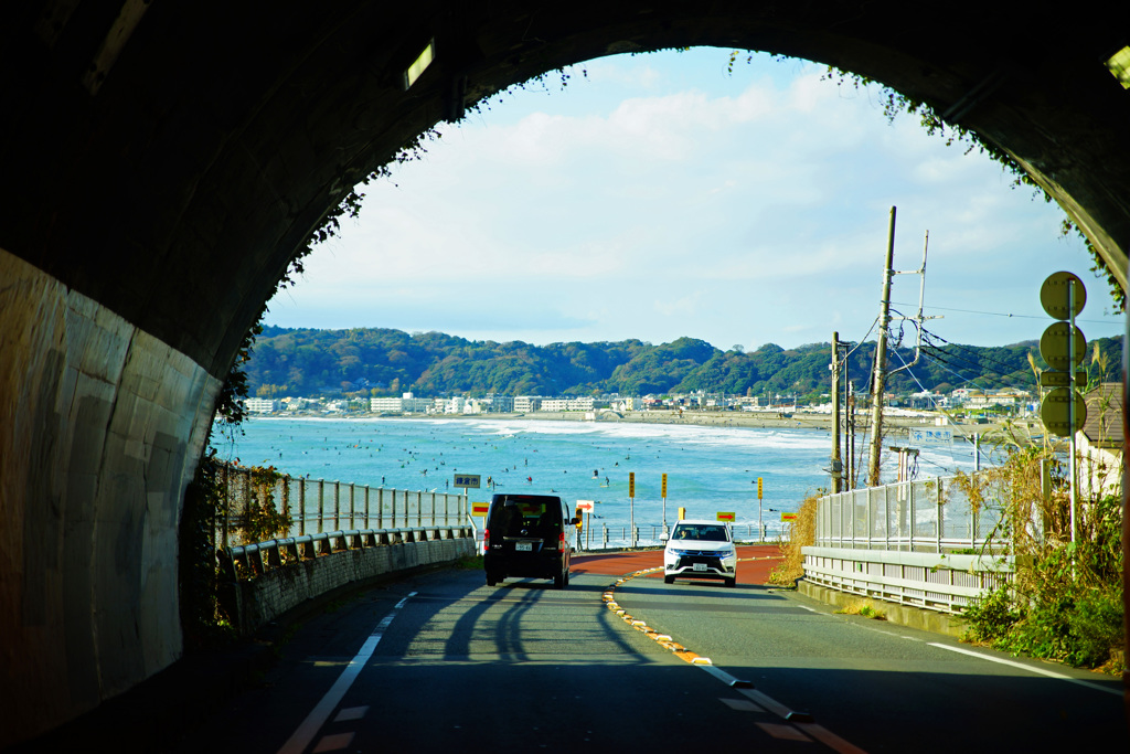 トンネルを抜けると目に飛び込む鎌倉の海 ②