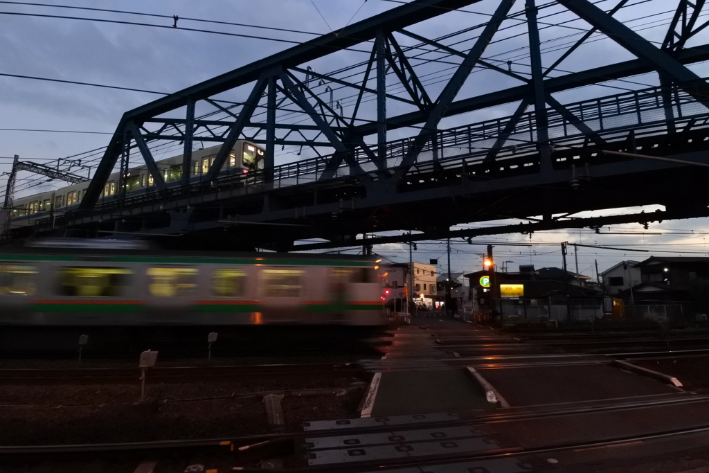 夕暮れの鉄橋を見上げて ②
