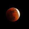 部分食から赤銅色の皆既月食へ