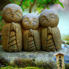 にこやかに…春色の境内で