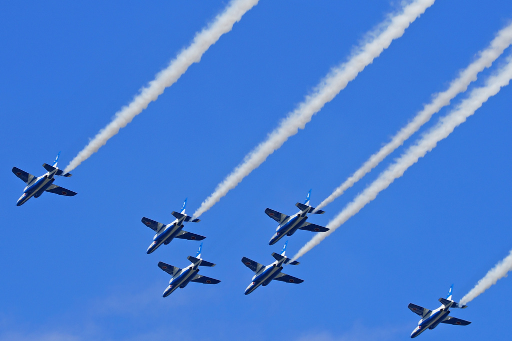 秋の大空を速く、美しく...