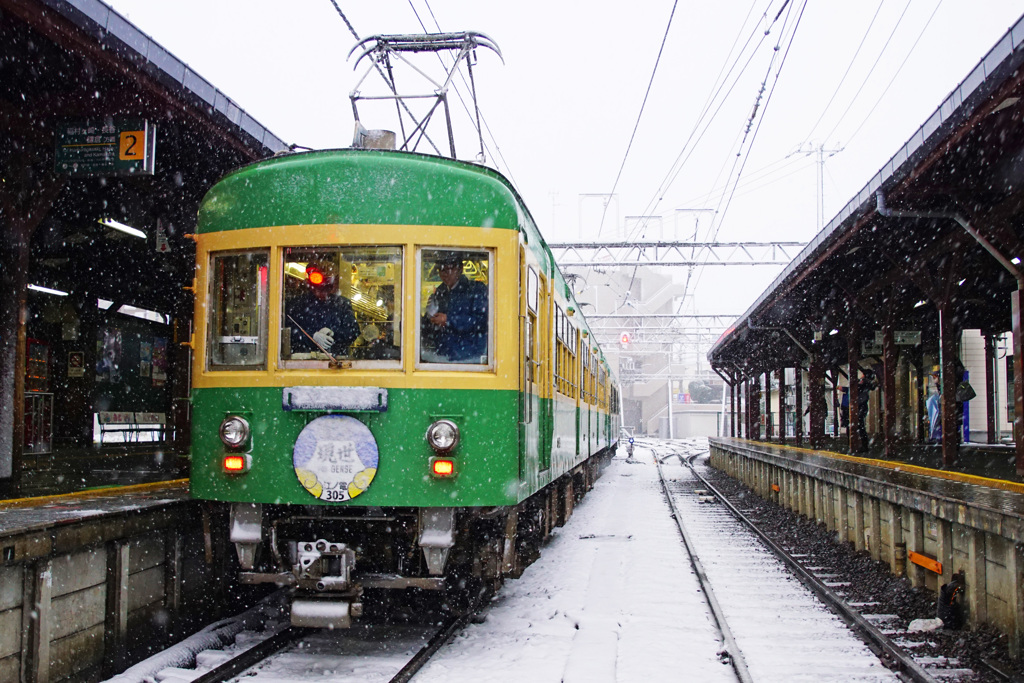 雪化粧の街を行く君を…④