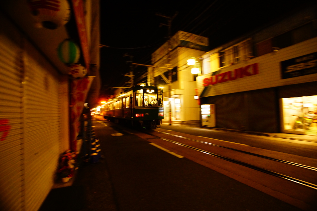 夜の路面を流れるように ③
