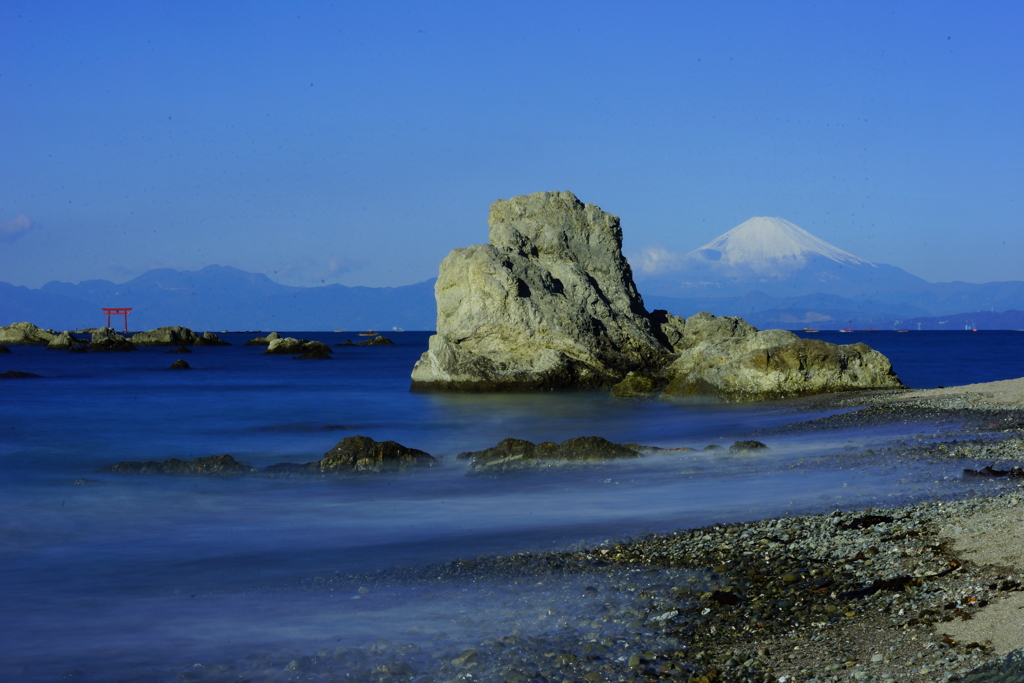 名島の鳥居と富士