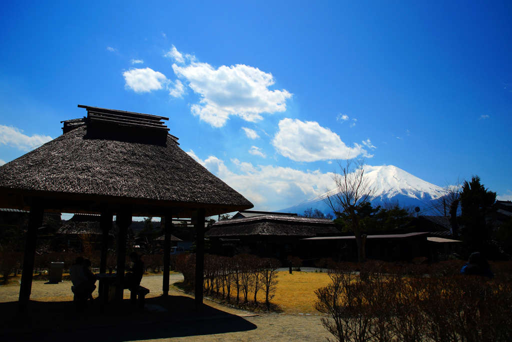 忍野村を訪ねて...富士山と茅葺屋根