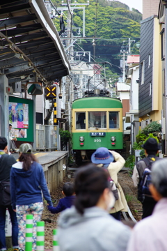 義経まつりの最中でも人気者～江ノ電300形～②