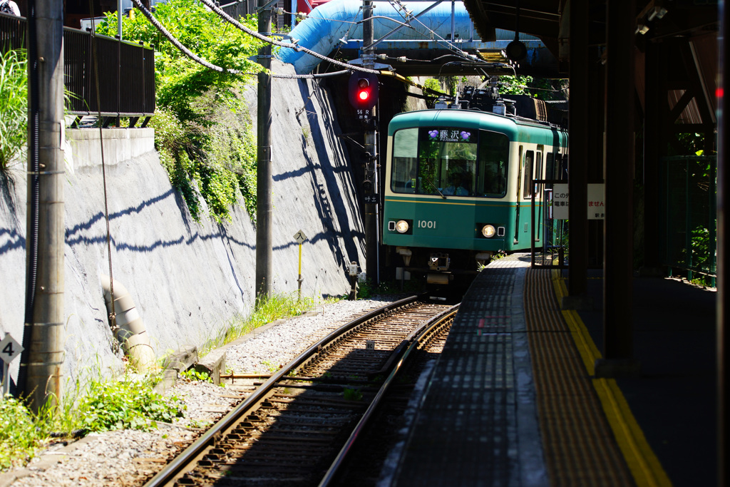 トンネルを抜けると極楽寺