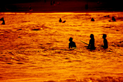 サーファーガール～夕陽に染まる海で～