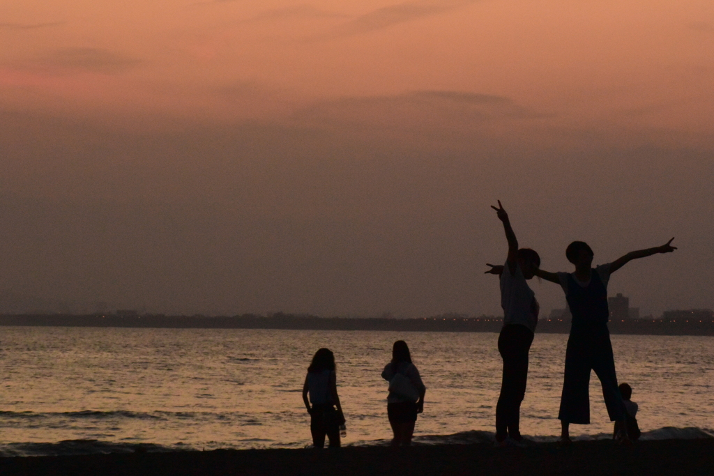 二人の自撮りパフォーマンス～夕暮れのシルエット～　DSC_2854