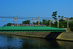 ブルーの空とグリーンの鉄橋 ①