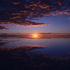 ウユニ塩湖の朝陽