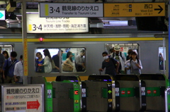 鶴見駅の日常