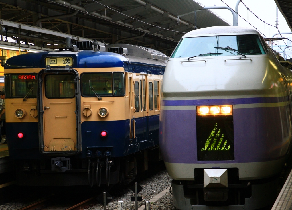 並び