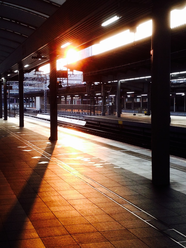 大阪駅ホームの夕映え