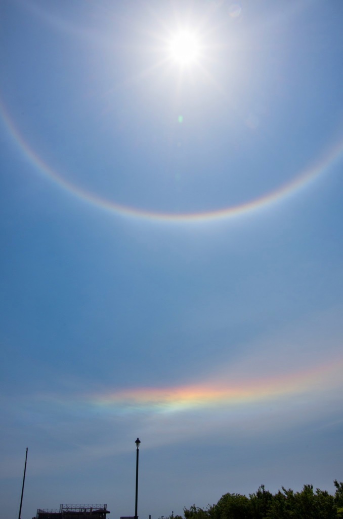 日中の天体ショー