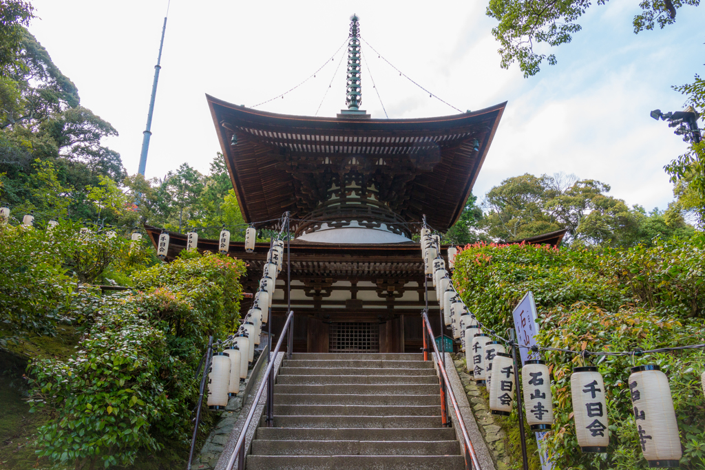 夏の多宝塔（石山寺より）