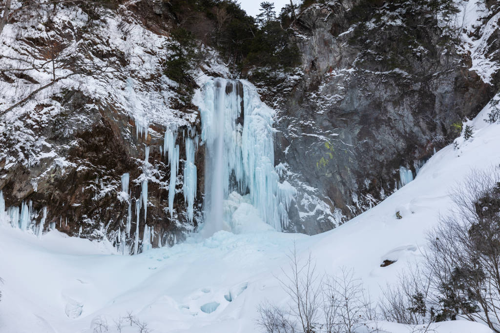 青の氷柱