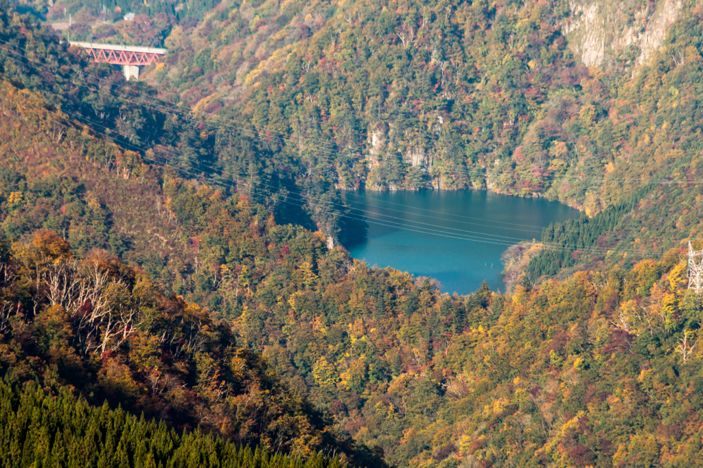 山間の湖（2015秋の白山白川郷ホワイトロードより）