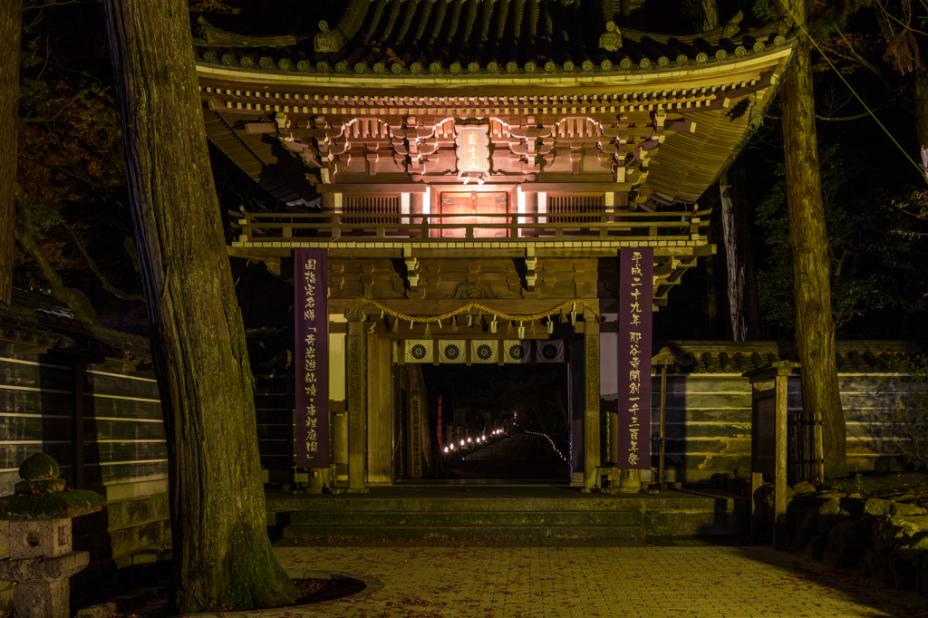 山門（那谷寺より）