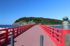 青い空、緑の雄島、赤い雄島橋（雄島・楽しい時計回り編）