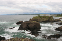材木岩と窓島（越前松島より）