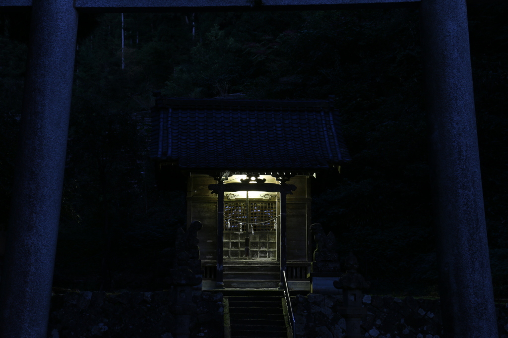竹田水車裏の白山神社、夜の顔