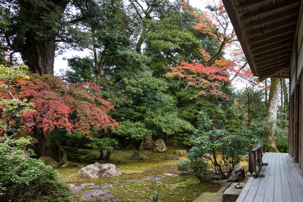 庫裡書院の中庭風景その２（那谷寺より）