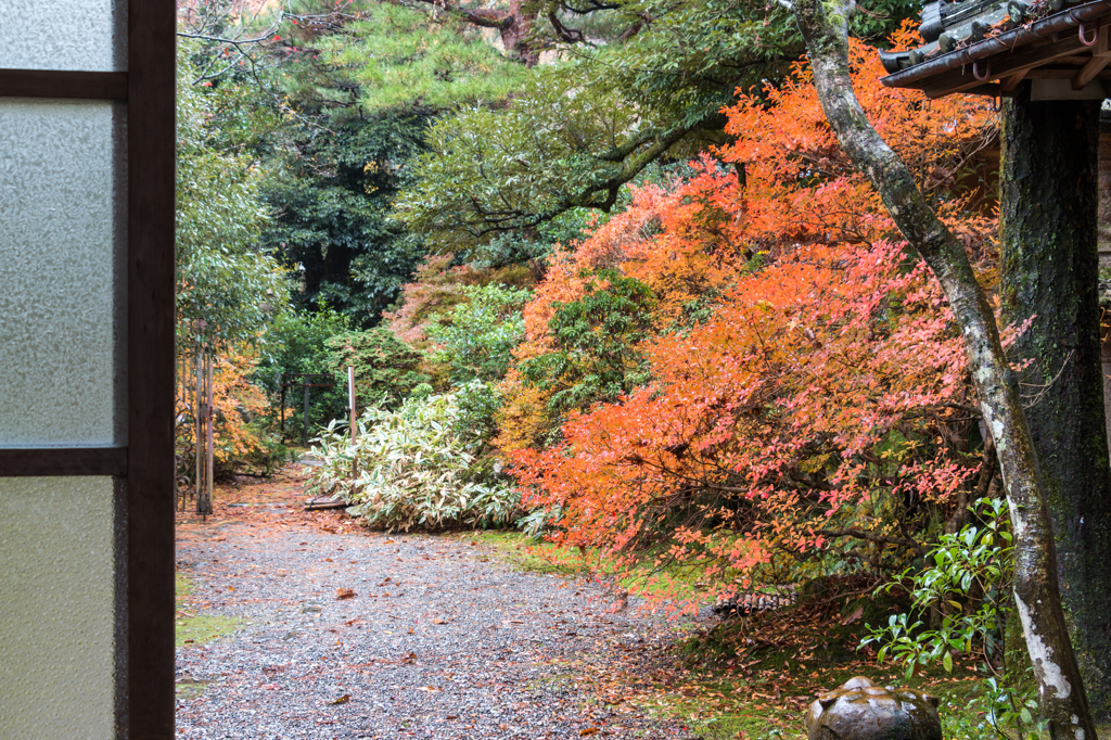 無限庵・玄関（こおろぎ橋と無限庵）