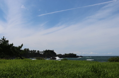 ひこうき雲の空の下（丸岡藩砲台跡より）