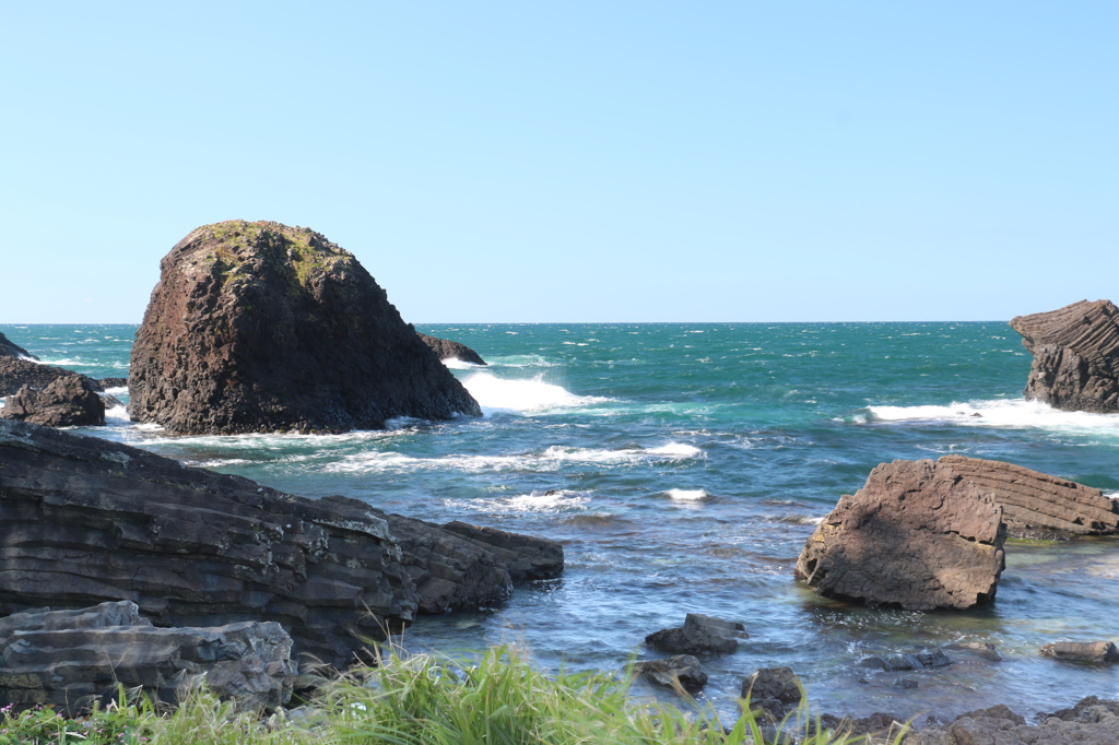 長茶ヶ浜の左側風景２～晴れの場合～（越前松島より）