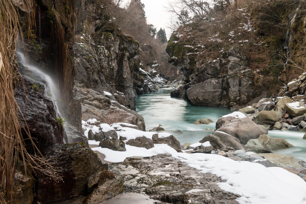 綿ヶ滝周辺の風景４（手取峡谷より）