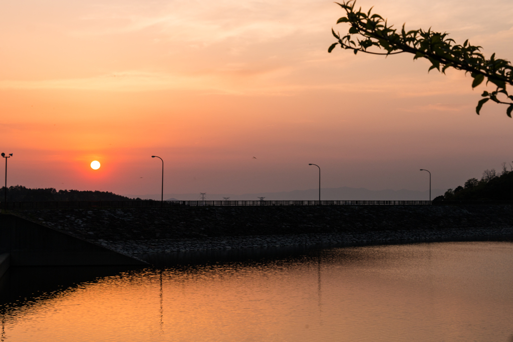 滋賀県蔵王ダムの夕焼け２