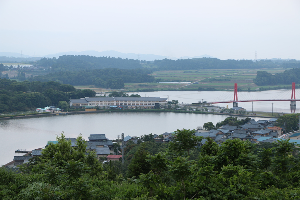 湖畔の旅館とアイリスブリッジ