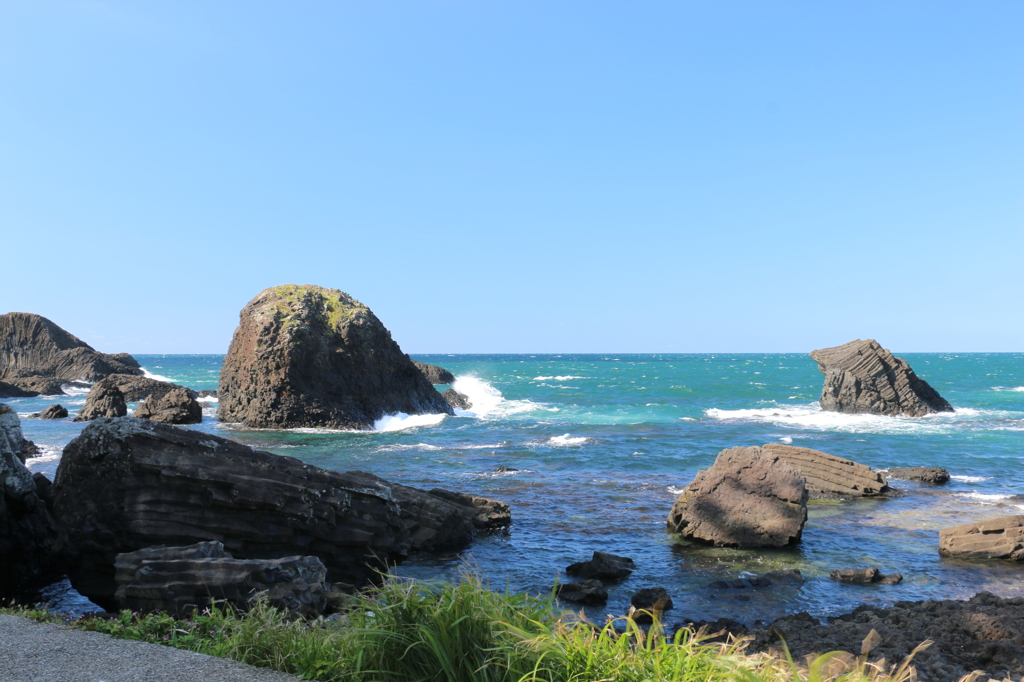 長茶ヶ浜の左側風景１～晴れの場合～（越前松島より）