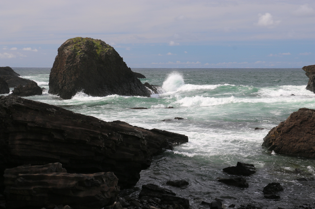 長茶ヶ浜の左側風景２～曇りの場合～（越前松島より）