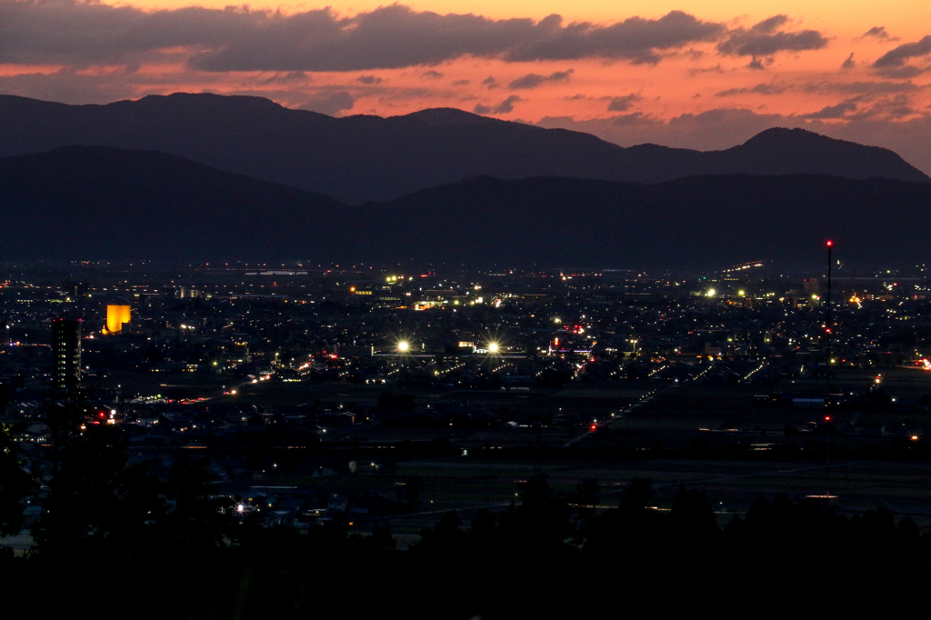 六呂瀬山古墳の夜景