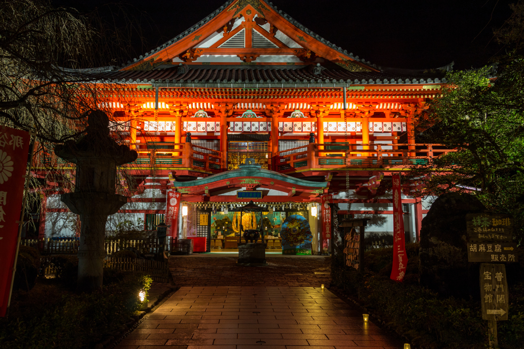 金堂華王殿（那谷寺より）