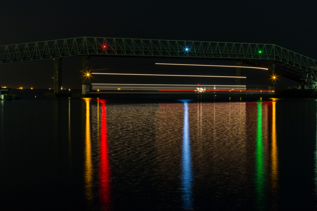 連絡橋（四日市コンビナート霞ヶ浦地区より）