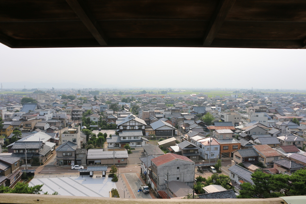 丸岡城天守閣の窓から